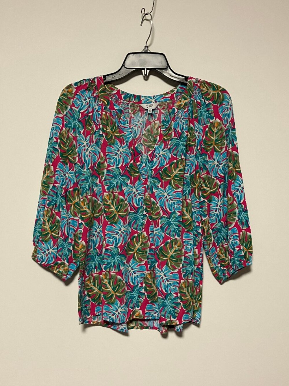 Crown & Ivy Tropical Monstera Palm Leaf Split V-Neck Blouse, Size Medium